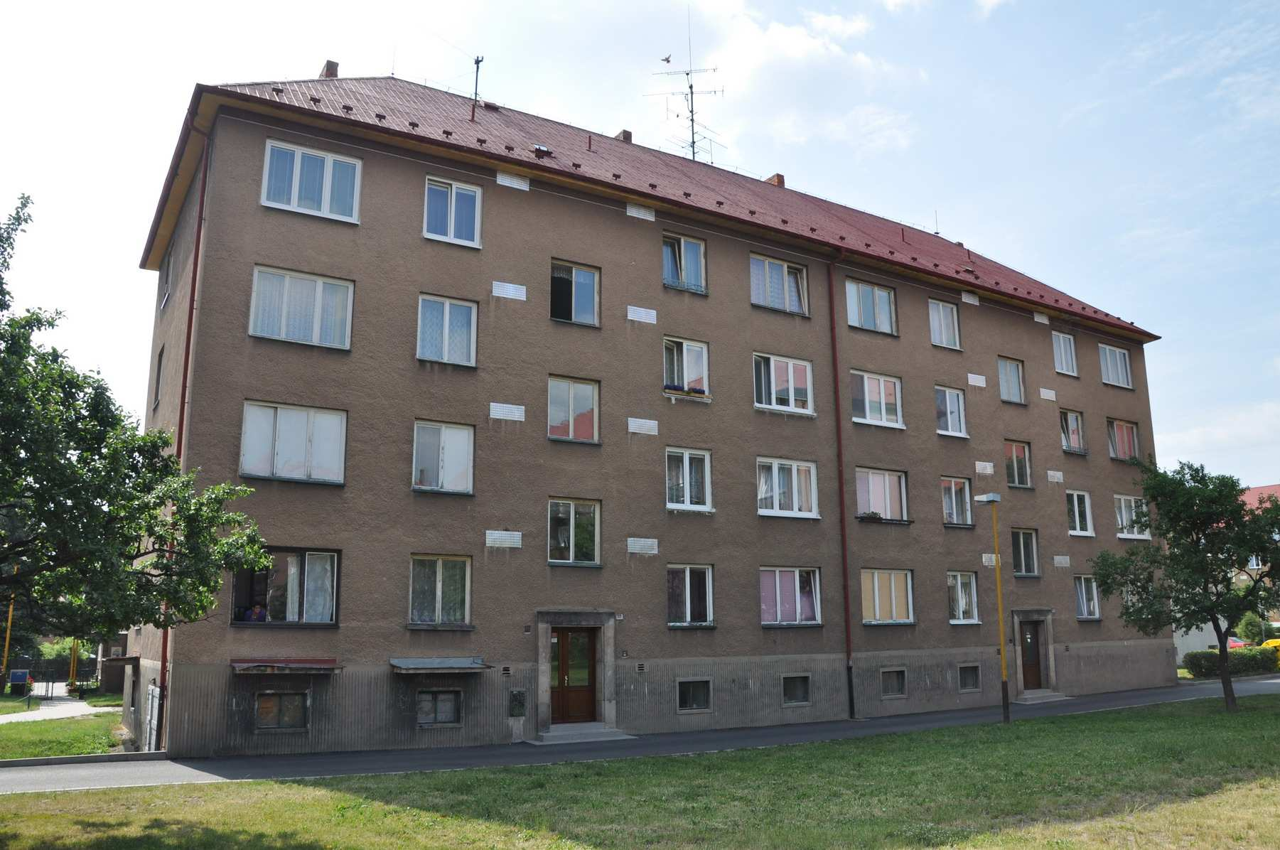 ENI CONSULT spol. s r.o. znalecký ústav obor ekonomika oceňování majetku ZNALECKÝ POSUDEK č. 326/5116/2011 o obvyklé ceně bytu č. 1123/2 v bytovém domě č.p. 1122, 1123, včetně podílu na společných částech domu a pozemcích čís.