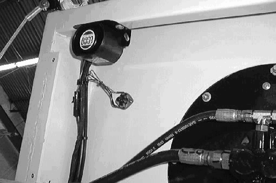 ÚDRŽBA 6. Zasuňte nové oddělovače do kapes nového filtračního vaku. 7. Vyjměte tyče ze starého filtru a zasuňte je do nového filtru. 8. Vložte filtr do rámu třepačky. 9.