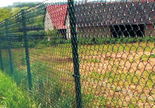 STAVÍME PLOTY www.ploty-ostrava.cz Pletivové ploty, svaøované sítì Plotové panely 3D, 2D ivé ploty túje na ivý plot Brány, branky GARÁ OVÁ VRATA VÝKLOPNÁ, DVOUKØÍDLÁ, SEKÈNÍ WWW.VRATA-OSTRAVA.CZ Tel.