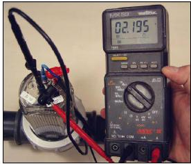 Síťový přívod (4) Vykazované údaje Ei 10 Ei 17 Ei 25 Výstupní napětí el. článku (1) 220-240 V AC 50 Hz 21-24 V DC Nominální výstupní proud článku (1) 2,2 A 3,6 A 5.