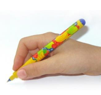Grafomotorika Grafomotorika je soubor činností vykonávaných při psaní a kreslení. Úchop tužky a uvolněnost ruky doporučen tzv.
