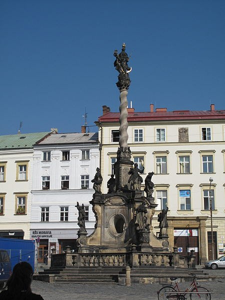 morový sloup v Olomouci Zdroje obrazového materiálu: Obrysová mapa: PETR GRACLÍK. Vodstvo ČR [obrázek typu JPG dostupný pod licencí Creative Com]. neuvedeno [cit. 2012-12-10]. Dostupné z: http://wiki.