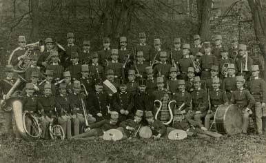 128 Darina Svobodová Kapela pěšího pluku č. 92 v Terezíně (Julius Fučík v první řadě sedící pátý zleva), sign.