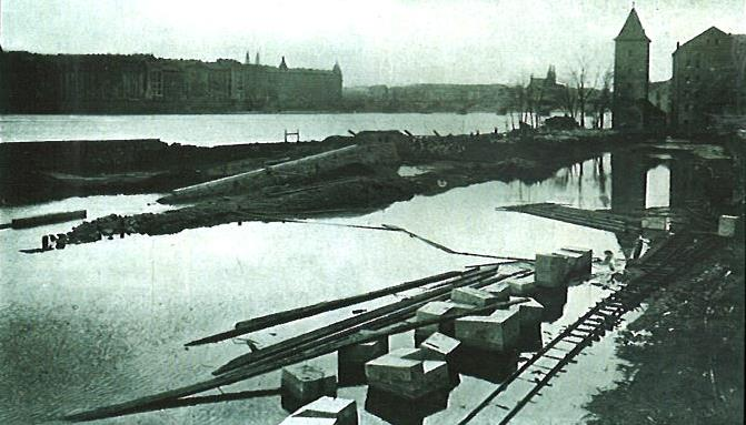 Valdštejnského a Kolovratského paláce. Od 18. století se ostrovu říkalo Jezuitský. Provoz vodárny byl ukončen r. 1886. Obr. č. 14: Starobylá vodárenská věž na Petržilkovském ostrově, r.