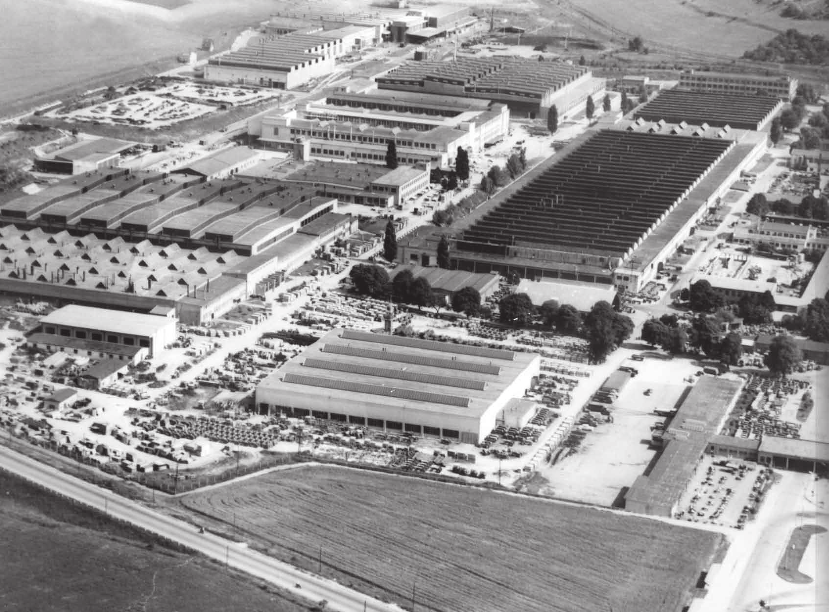Přehled výroby traktorů Zetor Začátkem února 1948 byl představený Zetor 30, univerzální traktor pro zemědělství a silniční dopravu.
