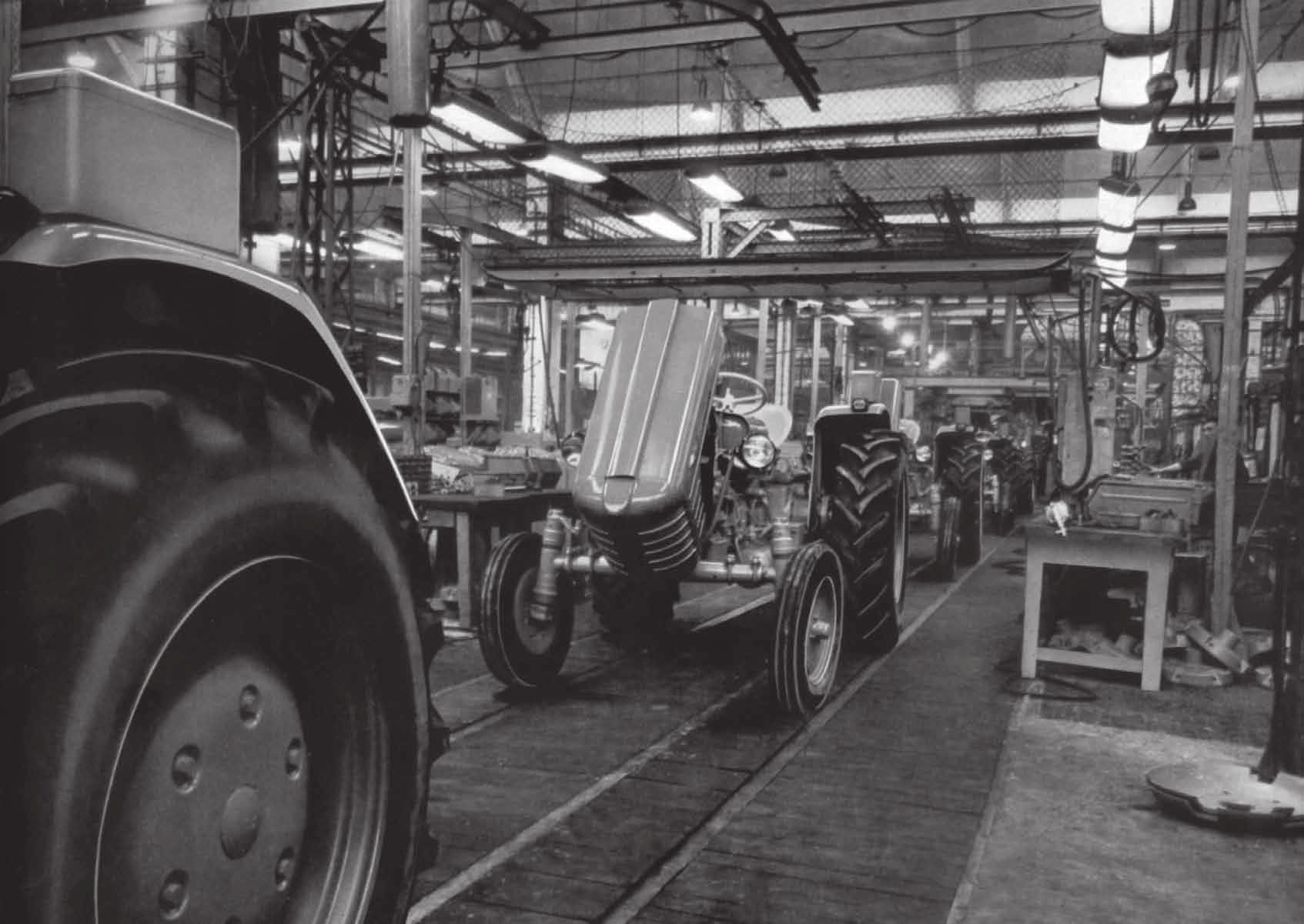 Přehled výroby traktorů Zetor Zavádění traktorů unifikované řady do výroby Od roku 1960 se do výroby dostaly traktory tzv.
