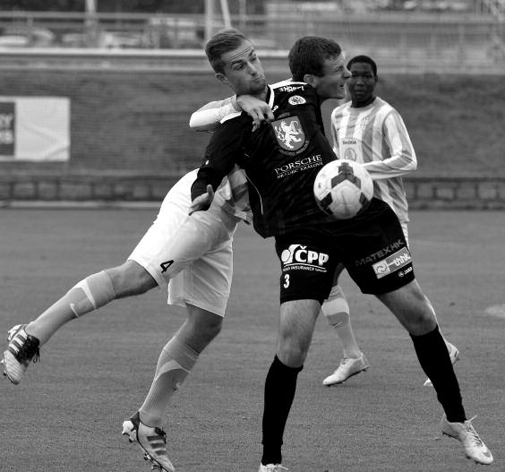 JuNiOrSKÝ TÝm FC HK Liga juniorů 2014/2015 V 16. kole Juniorské ligy Votroci nestačili na vedoucí tým z Mladé Boleslavi a z města automobilů odjeli s porážkou 0:4 a dvěma vyloučenými hráči.