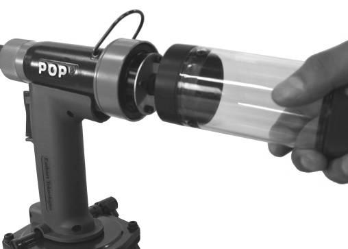 Lapač trnů (MCS) ProSet 3400 MCS Z bezpečnostních důvodů se sání automaticky přeruší, pokud je z nářadí odstraněn lapač trnů. Když záchytnou nádobu vrátíte na své místo, odsávání se opět zapne.