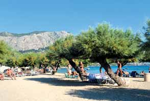 172 CHORVÁTSKO > OMIŠ-DUČE Vila Vukovič Plaža Vila nesie meno svojho majiteľa (Vukovič) a prívlastok si vyslúžila vďaka atraktívnej polohe priamo pri širokej pieskovej pláži letoviska Duče.