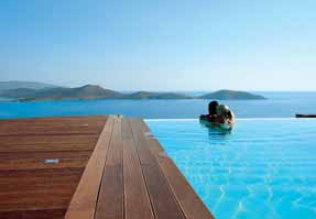 Prenájom vily na gréckych ostrovoch Láka vás stráviť dovolenku na gréckom ostrove netradične a zároveň komfortne? Mnohí z nás považujú za prioritu na dovolenke nerušené súkromie a oddych s rodinou.