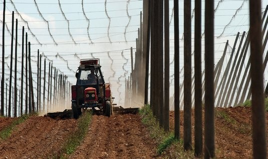 STATISTICKÝ PŘEHLED, VÝHLEDY EU 28, AKTUALITY Pěstitelé: Úroda chmele letos klesne o třetinu na 4100 tun Produkce chmelu letos kvůli suchu klesne meziročně o 35 procent.