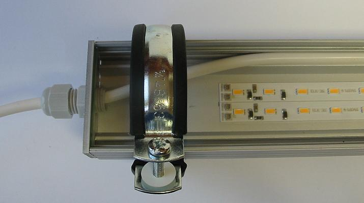 Lineární svítidla ELK-38-A03 do strojů a těžkých provozů Lineární svítidla ELK-38-A03xx jsou primárně určena pro náhradu stávajících svítidel v obráběcích strojích s lineárními zářivkami.