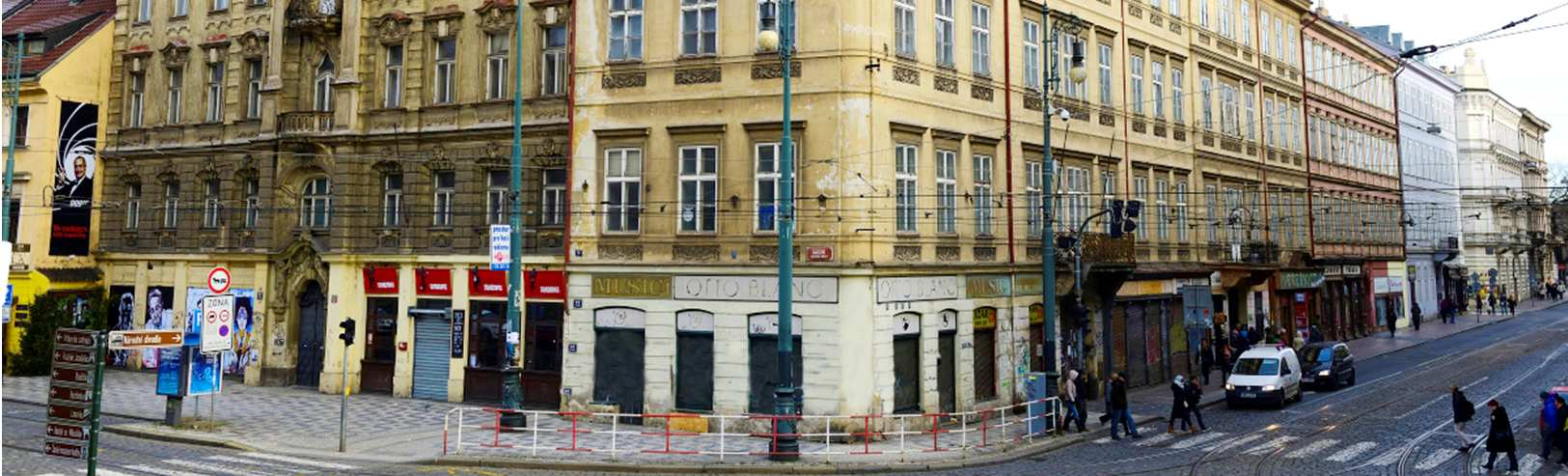 PŘEDSTAVENÍ PŘÍLEŽITOSTI THE INVESTMENT OPPORTUNITY Poradenská společnost CBRE byla exkluzivně pověřena společností QPR Prague a. s. k prodeji historických objektů Na Praze 1 Malé Straně a to Újezd 14, 16 a Vítezná 18.