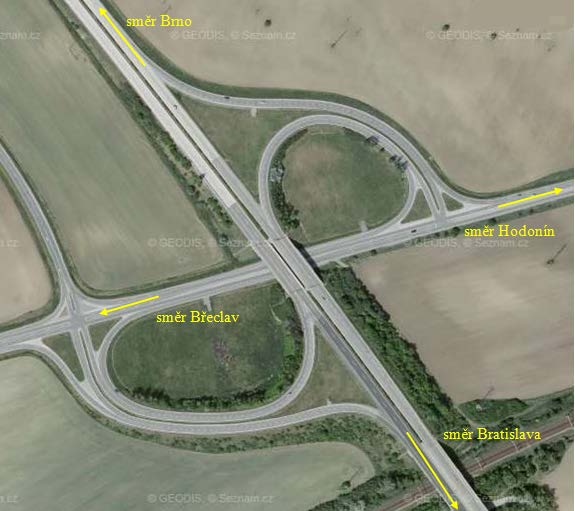 6. Vybrané mimoúrovňové křižovatky 6.1. MÚK Břeclav MÚK Břeclav se nachází na 48. km dálnice D2 a umožňuje propojení této komunikace a silnice I. třídy I55.