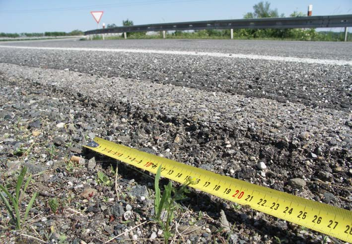 poloměru R208, kde se oproti možným předpokladům neprojevily výrazně účinky brzdných síl od vozidel zpomalující před obloukem s poloměrem R70.