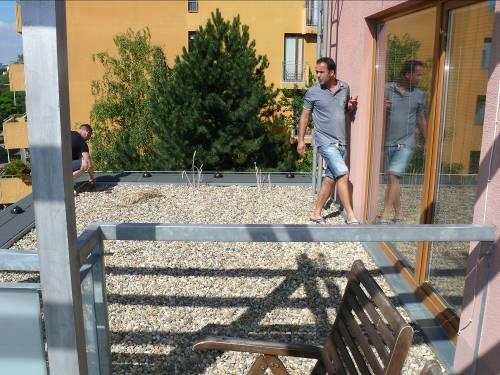 Střešní terasy Kontrola již opravené střešní terasy nebyla detailní, přesto byly zjištěny závažné