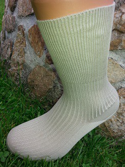Dámské a pánské ponožky s volným lemem ze 100% bavlny Ponožky s žebrovaným ůpletem, volným lemem a řetízkovanou špicí.