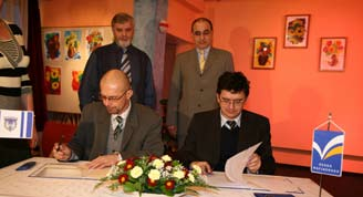 Spolupráce s městy a obcemi a dalšími subjekty 4. Vnější působení České rafinérské v roce 2008 vycházelo z priorit politiky vnějšího působení, které byly schváleny představenstvem společnosti.