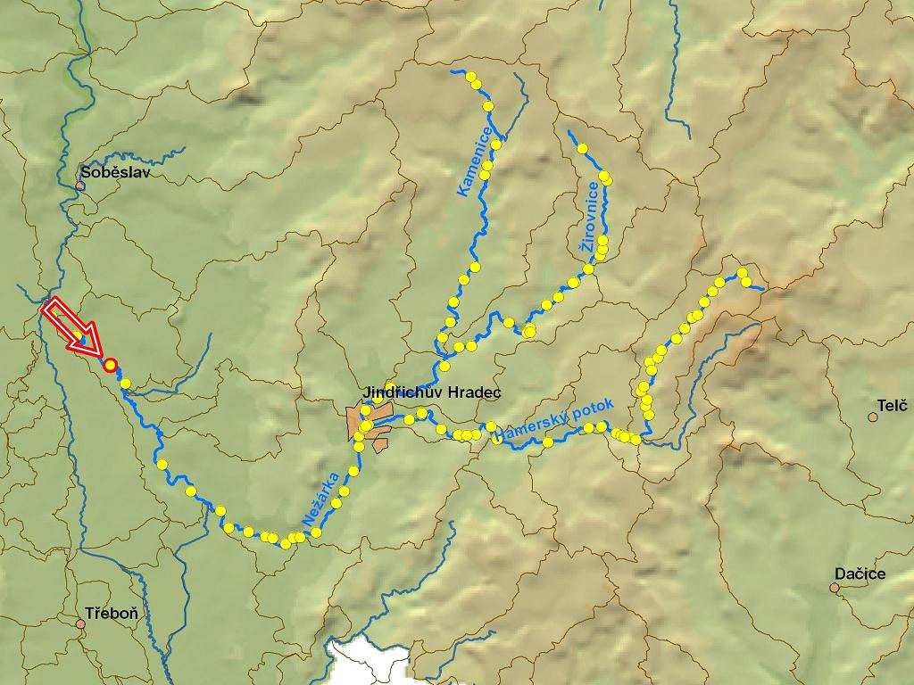 ZÁKLADNÍ PARAMETRY PŘÍČNÉ PŘEKÁŽKY VAZBA NA HYDROLOGICKÉ ČLENĚNÍ POVODÍ DRUH pevný SPÁD [m] 1,31 ČÍSLO HYDROL.POŘ. 107030750 ÚSEK HR. ČLENĚNÍ VODNÍHO TOKU 1181800 TVAR lomený STŘ.