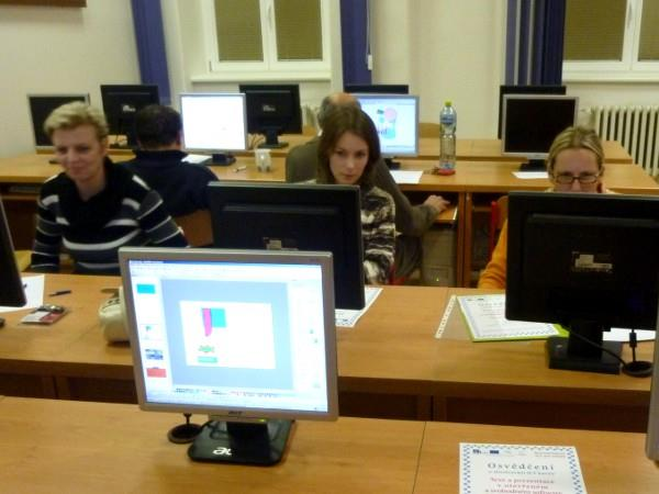 FOND VYSOČINY Grantový program INFORMAČNÍ A KOMUNIKAČNÍ TECHNOLOGIE 2017 Finanční alokace: 3 000 000 Kč Zaměření: A - Webové stránky a elektronické služby B - Bezpečnost dat a virtualizace C -