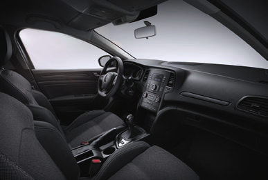 airbagy na straně řidiče i spolujezdce (s možností deaktivace airbagu spolujezdce) Boční airbagy na straně řidiče i spolujezdce Hlavové airbagy Tempomat s omezovačem rychlosti Tříbodové bezpečnostní
