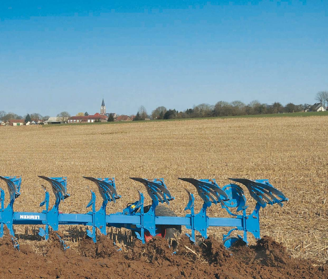 ŘÍDÍCÍ SYSTÉM TERRALOCK SE STARÁ O TRAKCI Terralock je další funkcí společnosti New Holland, která byla vyvinuta a zdokonalována po několik generací traktorů. Její nastavení a ovládání je jednoduché.