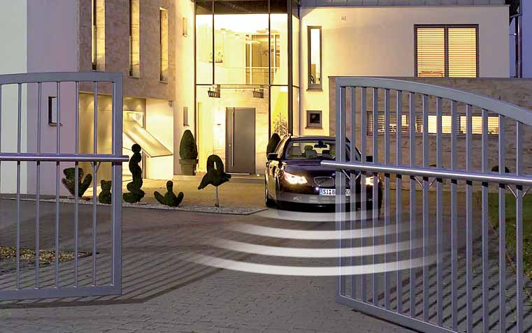 Pohony vjazdových brán Hörmann: viac komfortu s otváravými a posuvnými bránami ROKOV záruka Presvedčivá bezpečnosť s pohonmi vjazdových brán Hörmann Až s diaľkovo ovládaným pohonom