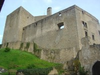 Zámek lze navštívit denně do dubna do října. Na zámku se ve velmi dobrém stavu dochovaly původní interiéry.