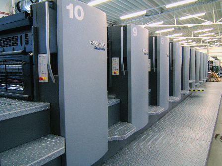 Praxe Svět tisku 02/2007 80 Dlouhé archové stroje Heidelberg Archové stroje s mnoha tiskovými i lakovacími jednotkami a obracecím zařízením významně zvyšují výrobní kapacitu středních a velkých