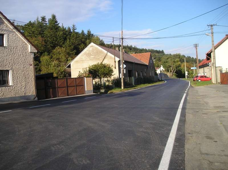 Pohled v obci Černín na