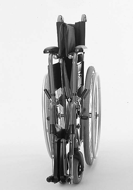 SKLÁDÁNÍ / ROZKLÁDÁNÍ Složení vozíku Vozík se složí několika pohyby bez použití nářadí [1]. Sejměte sedací polštář, je-li součástí vozíku.
