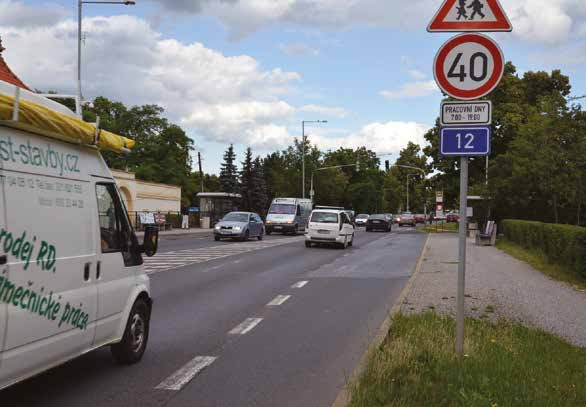 Stávající silnice I/12 v Újezdu nad Lesy I/12 Kolín