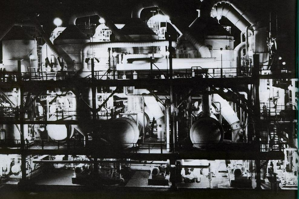 Kapitola 2 2.7 Výroba a skladování hydroxidů a manipulace s nimi Obrázek 2.19 ukazuje příklad systému výroby a skladování hydroxidu. Zdroj: [44, OxyChem 1992] Obrázek 2.