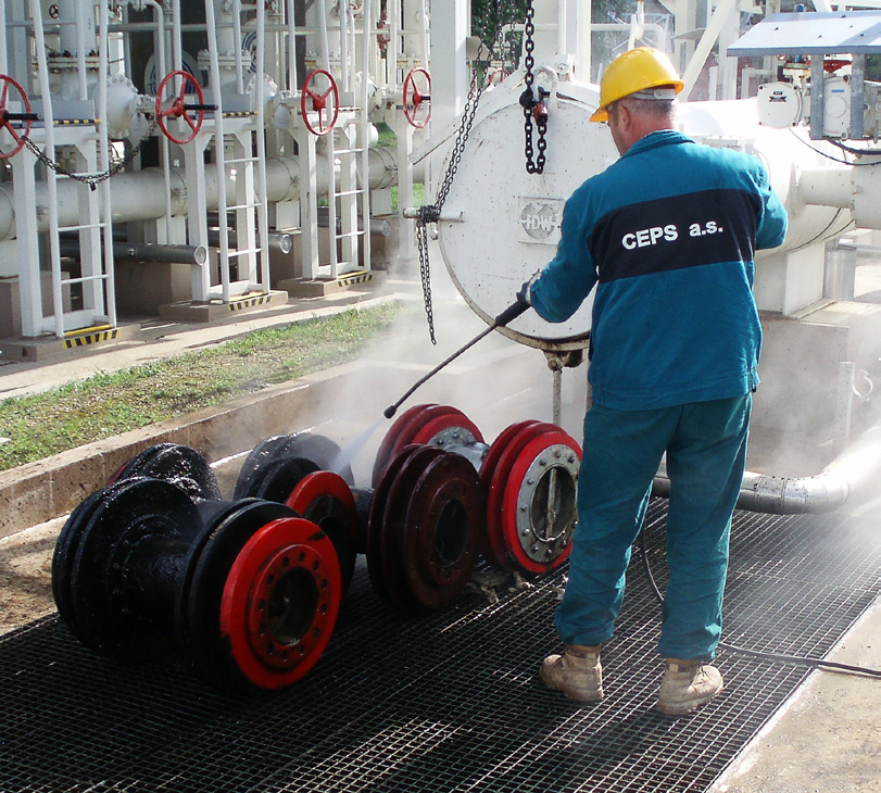 Čištění potrubí před uvedením do provozu CEPS standardně poskytuje také službu mechanického čištění a kalibrace potrubí po výstavbě (provedené kteroukoli jinou stavební organizací) před uvedením do
