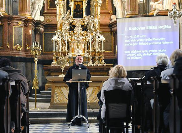 Nad rámec základního programu kurzy zaměřené na informační technologie kurzy zaměřené na cizí jazyky kurzy zaměřené na zdraví a