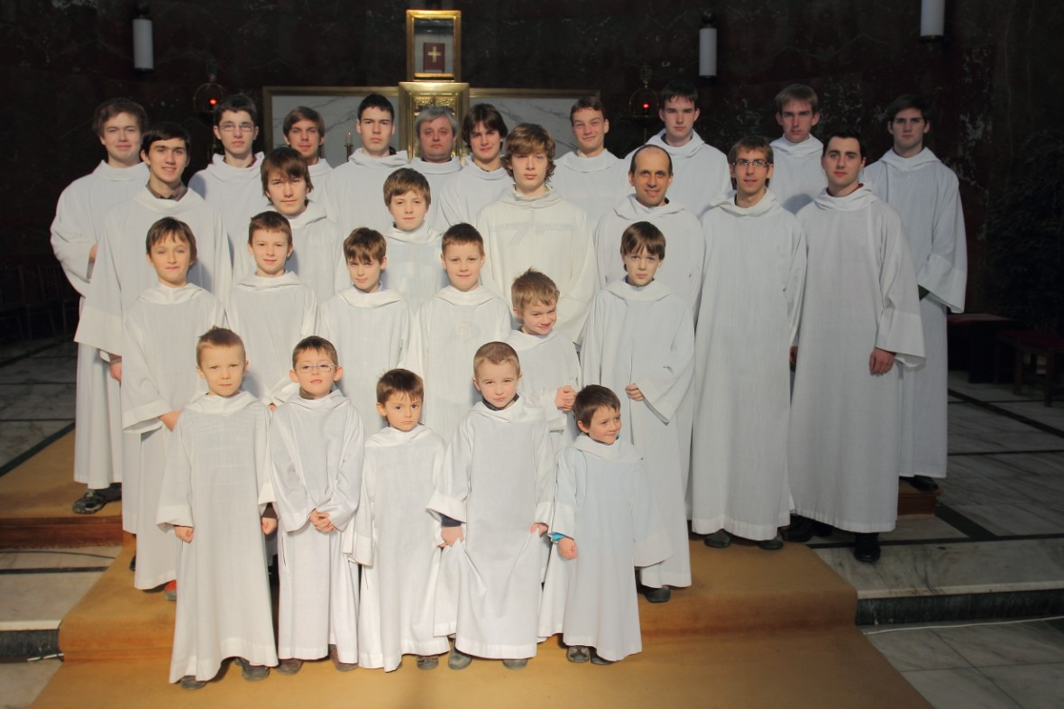 Obr. 47: Ministranti u sv. Augustina. (Foto J. Šebek 2012) 4.