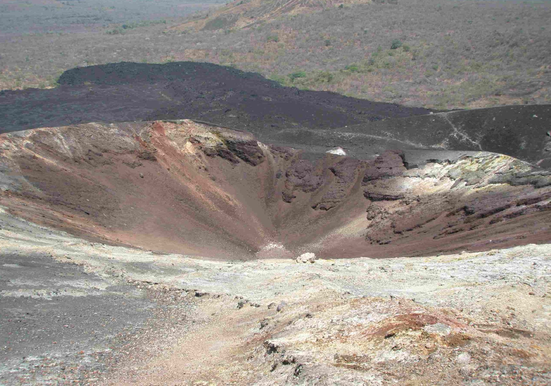 Kráter Cerro Negro (Nikaragua) Kráter (Crater) deprese vzniklá explozí nebo vyvrţením plynů kráterem neboli sopečným