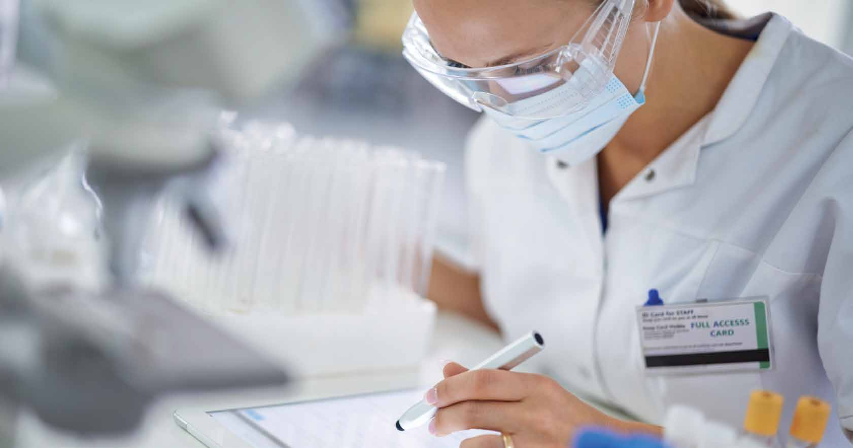 UCHAZEČI SI NABÍDKY PEČLIVĚ SROVNÁVAJÍ ROZHODUJE JMÉNO FIRMY, BENEFITY I DÉLKA VÝBĚRU LIFE SCIENCES Základní měsíční platy uváděné v českých korunách pro pozice na plný úvazek v sektoru LIFE