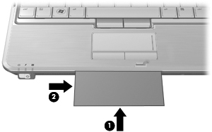 3. Vložte vizitku do zásuvky na vizitky v přední části počítače (1) a zatlačte ji doprava (2), aby se vycentrovala pod webovou kamerou.