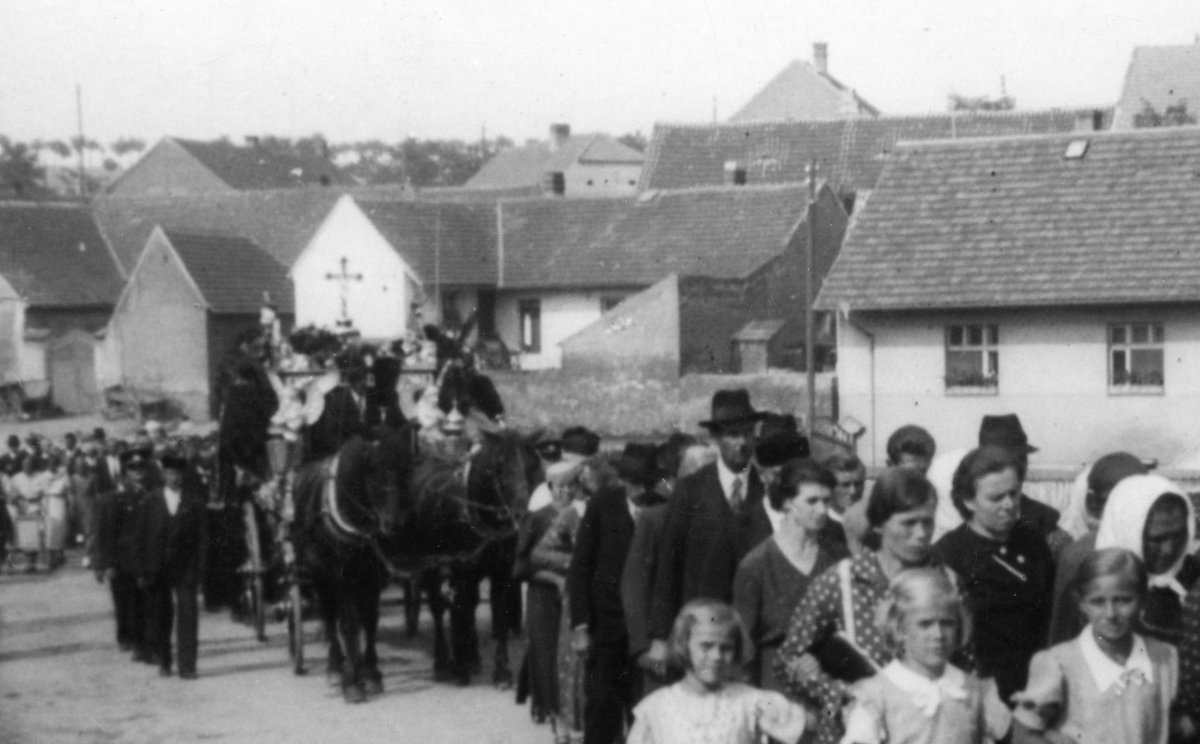 Ulice Vinohradská 11 Dům čp. 36 Parcelní číslo původní: Parcelní číslo současné: PK st. 62, k. ú. Hostivice KN 645, k. ú. Hostivice Díky malé, ale zdaněné zahrádce víme, že v roce 1785 patřil dům čp.