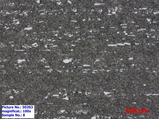 Obr. 8.7 Snímky struktury skupiny vzorků číslo 8. Kaleno z teploty 1060 C, popuštěno 2x 555 C. Zvětšení vlevo 100x, vpravo 500x. Leptáno Vilella Bain. Obr. 8.8 Snímky struktury skupiny vzorků číslo 11.