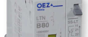 obr. 3). Přední část svorky Přepážka Zadní část svorky Obr. 2: Pohled na dvojitou svorku jističe LTN/ LTE.