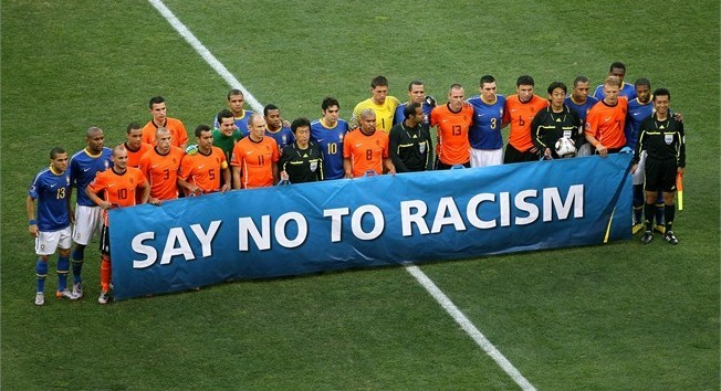 Obr. 5 Say no to racism MS 2010 Itálie - Nizozemsko Zdroj: (<http://www.fifa.com>) 4.