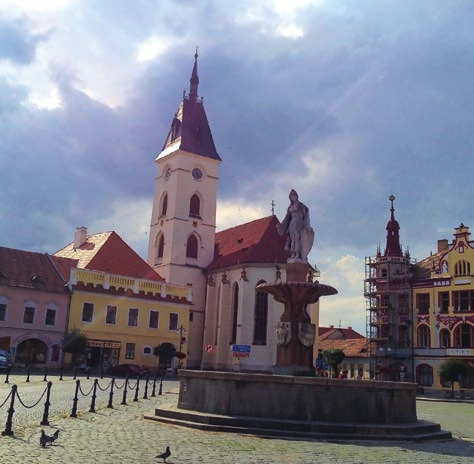 www.cd.cz/jiznicechy také ve španělském městě Vittoria. baldachýnový typ, u kterého je svatostánek zavěšený nad oltářním stolem.