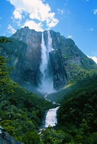 VODSTVO AMAZONKA největší povodí světa, nejdelší řeka světa 7025m pramení v peruánských Andách, ústí do Atlantského oceánu, ústí =