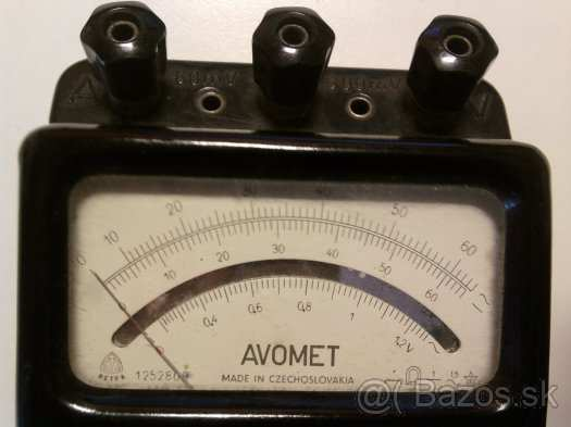 Analogový měřicí přístroj AVOMET (METRA Blansko)
