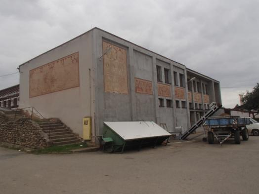 - 1 - ZNALECKÝ POSUDEK č. 1305-389/2013 o odhadu ceny obvyklé nemovitosti: budovy bez čp/če jiná stavba stojící na parcele č. st. 808 včetně součástí a příslušenství, v k.ú.