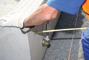 Závěsná lana nesmí být některou svou částí v kontaktu s betonovým dílce, aby nedošlo k jeho poškození.