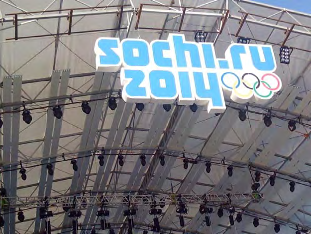 hrách 2014 v Soči a držely je v teple během předávání medailí.