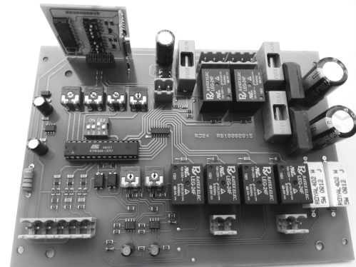 Konektor s přijímačem RX - DPS POPIS FUNKCÍ ŘÍDÍCÍ ELEKTRONIKY RJ 24 Svorkovnice 11-12 P1 (T4A) Trimry T1 T2 T3 T4 zleva P2 (T4A) DIP1,2,3,4 zleva LED 5-13 Trimry T5 T6 zleva LED 1-3 Svorkovnicové